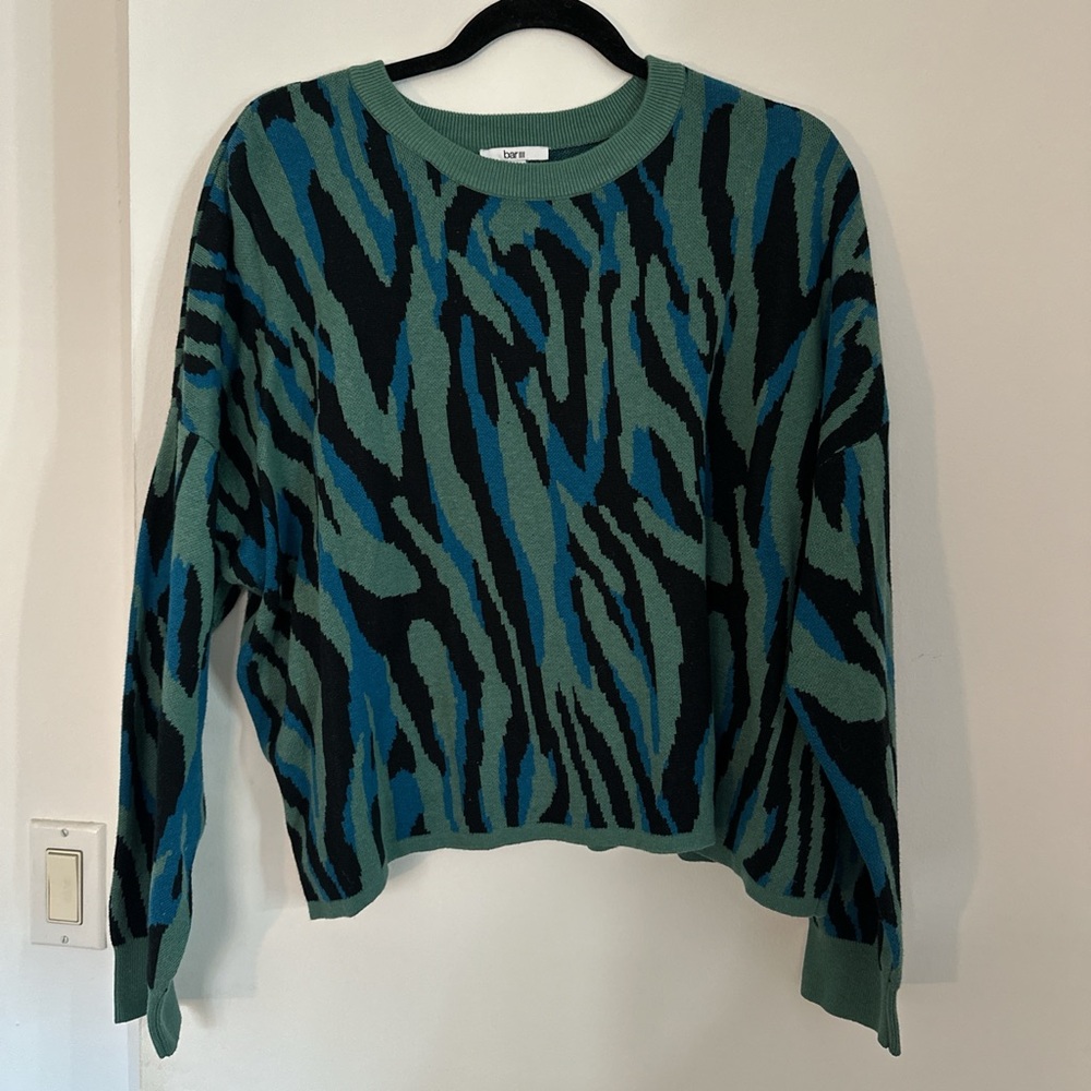 Crew neck zebra print sweater